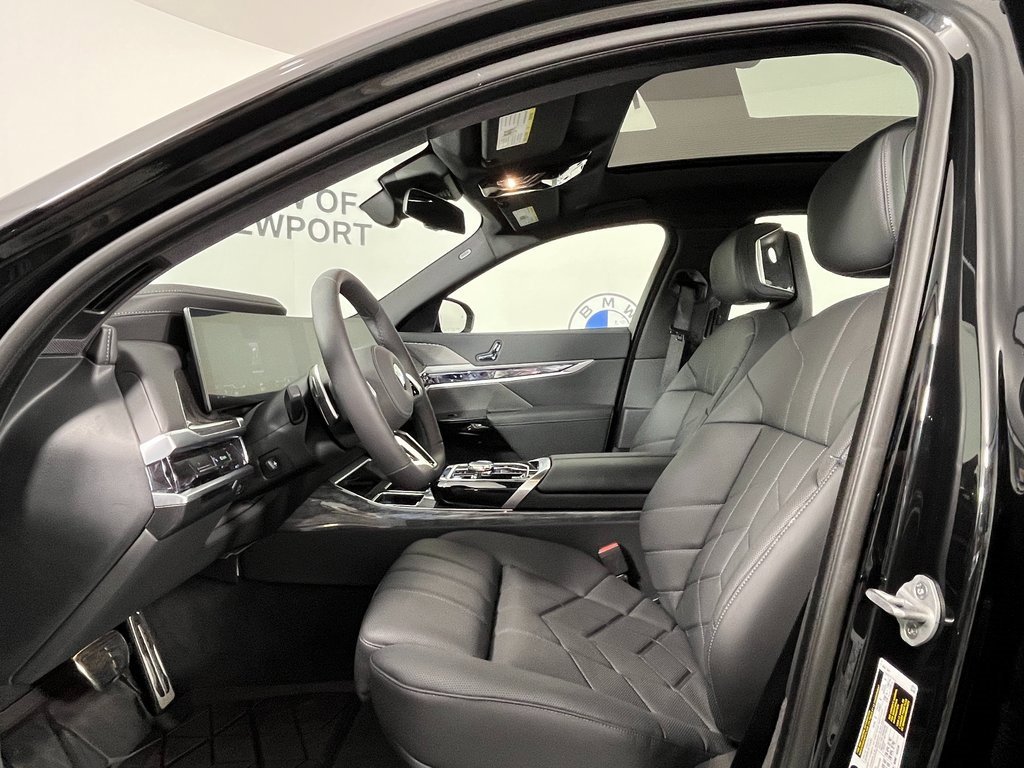 Used 2025 BMW 760i xDrive 760i xDrive w/ Premium Package image 21