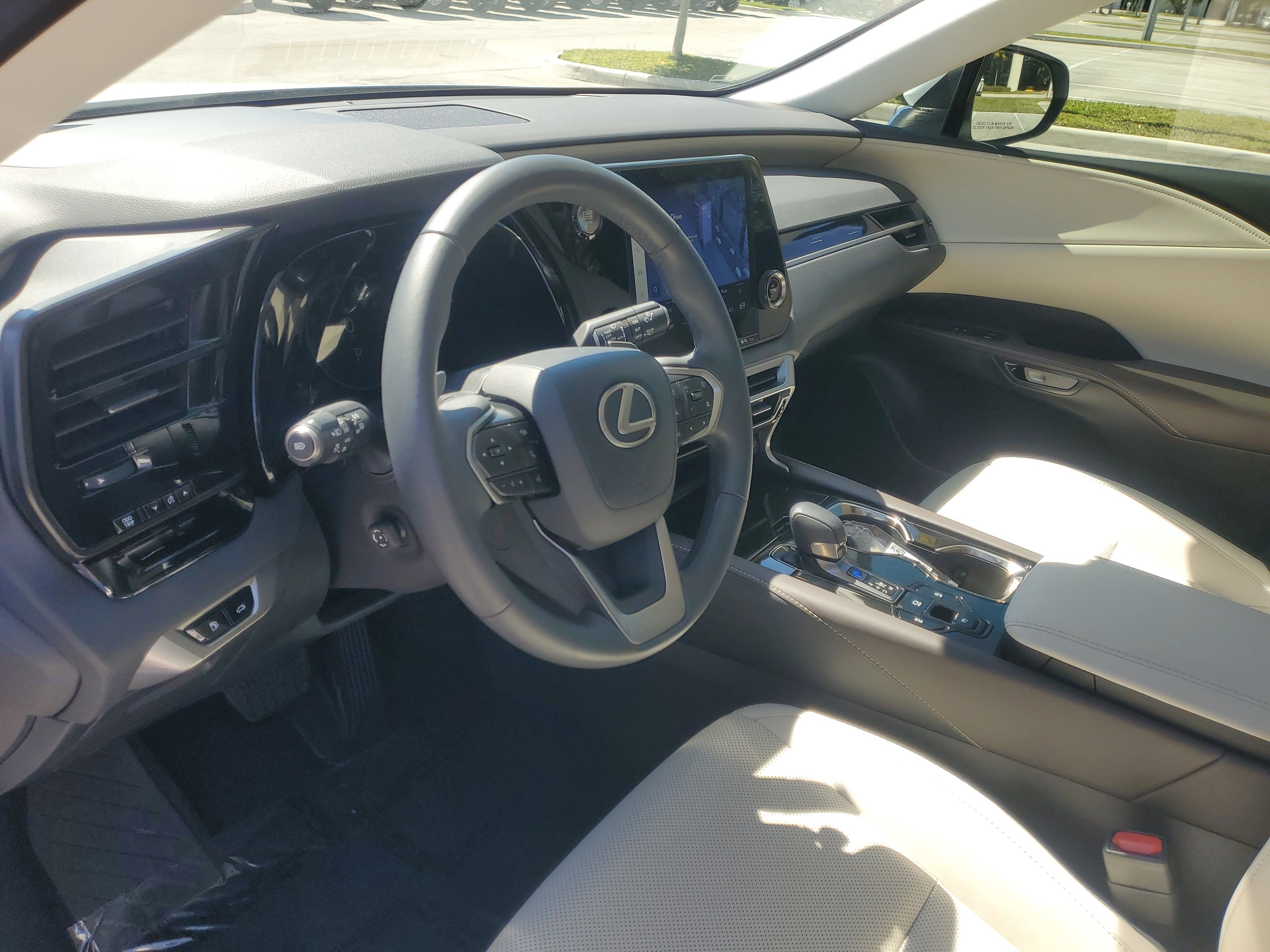 Used 2023 Lexus RX 350 FWD w/ Accessory Package (Z1) image 17