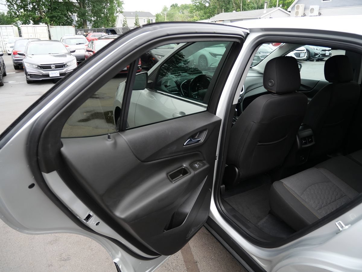 Used 2021 Chevrolet Equinox LT w/ Driver Convenience Package AWD/4WD image 28