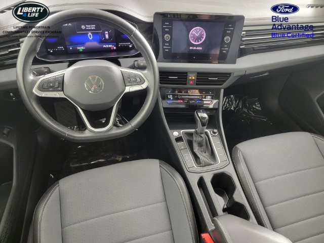 Used 2025 Volkswagen Jetta SE FWD image 34