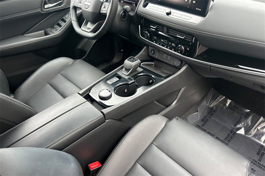 Used 2025 Nissan Rogue SL image 19