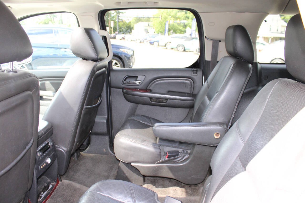 Used 2013 Cadillac Escalade ESV Luxury AWD/4WD image 20
