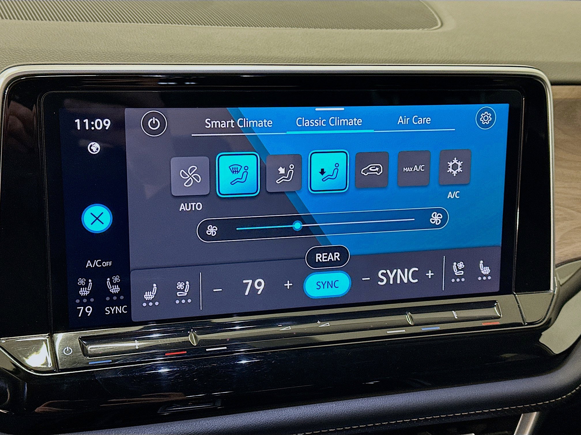 Used 2024 Volkswagen Atlas SE image 24