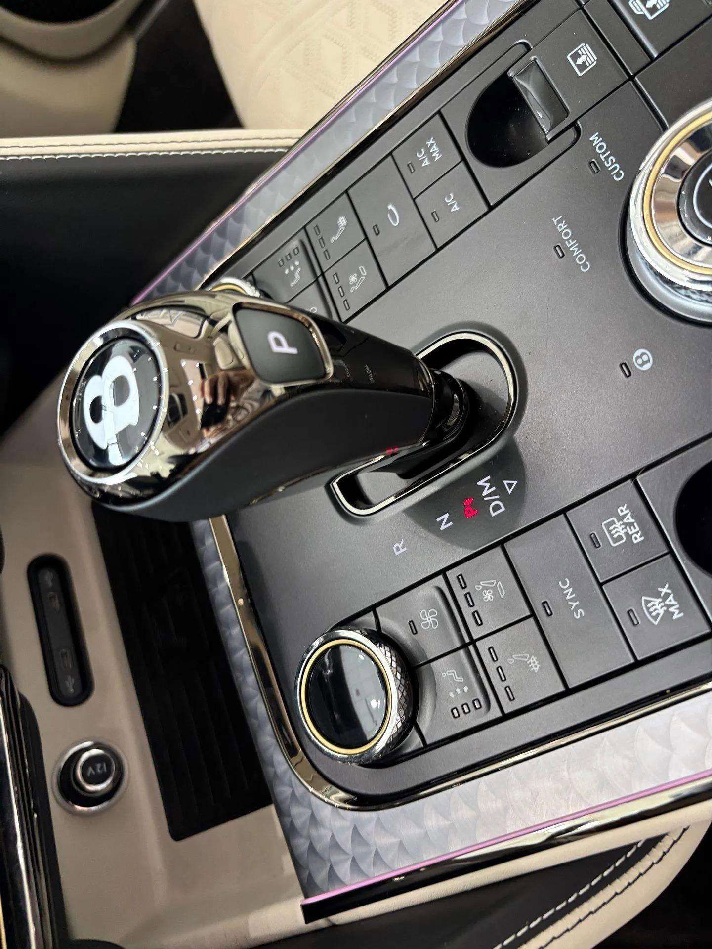 New 2025 Bentley Flying Spur Plug-In Hybrid image 27