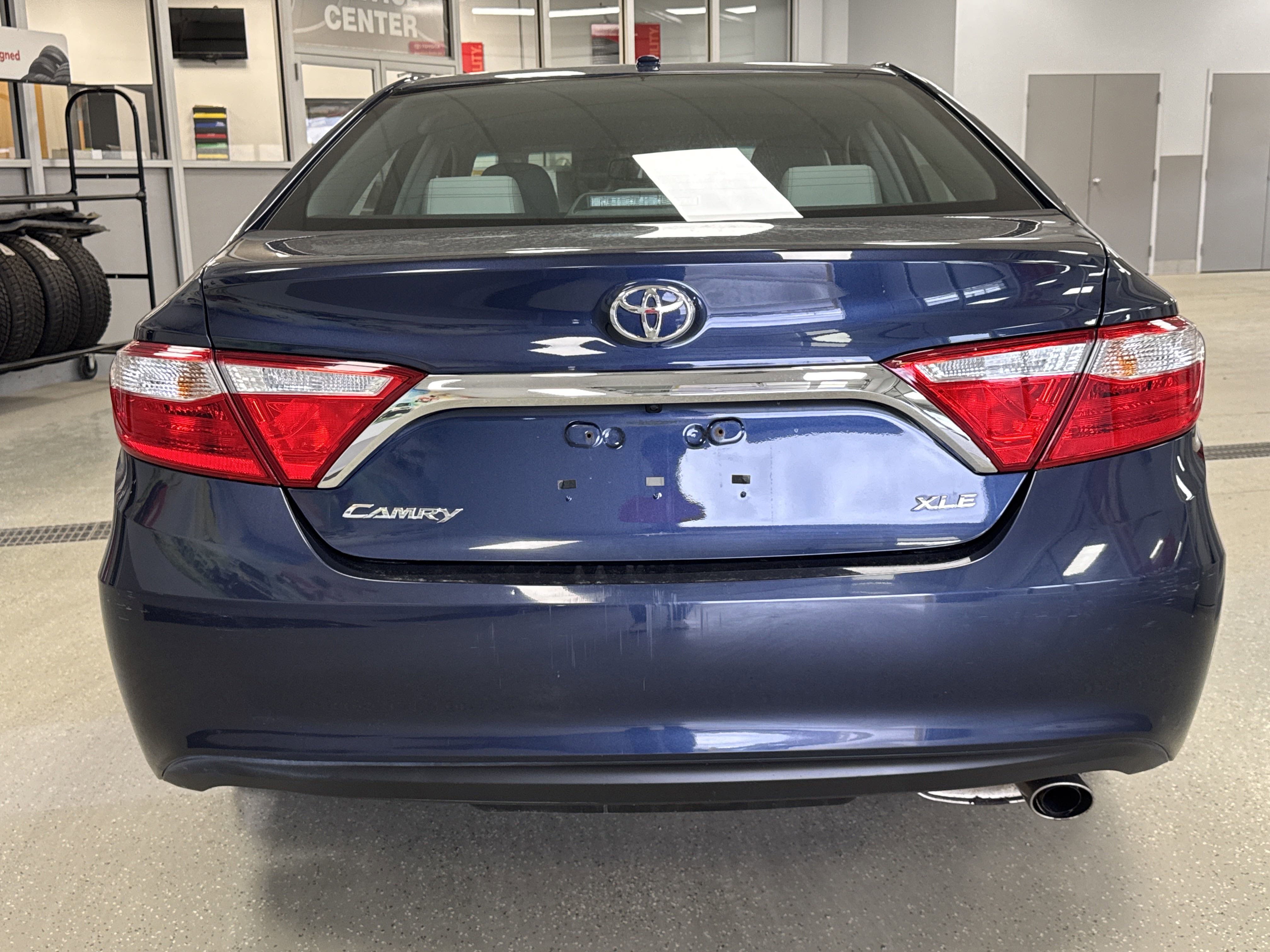 Used 2017 Toyota Camry XLE image 9