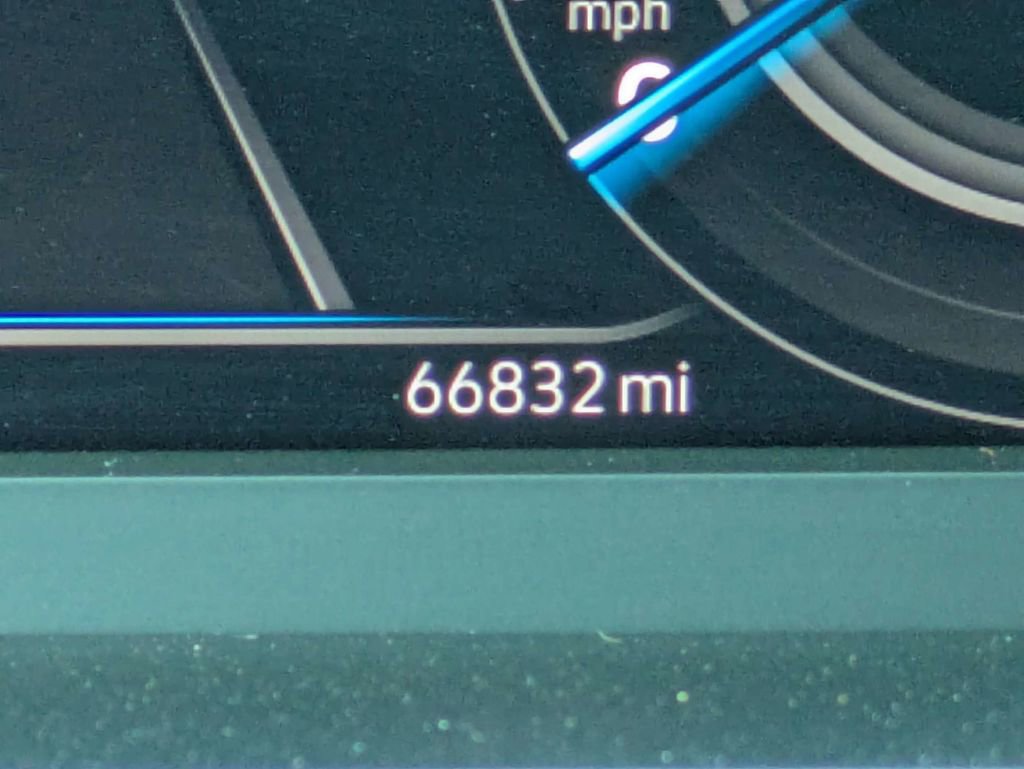 Used 2022 Volkswagen Tiguan SEL R-Line AWD/4WD image 45