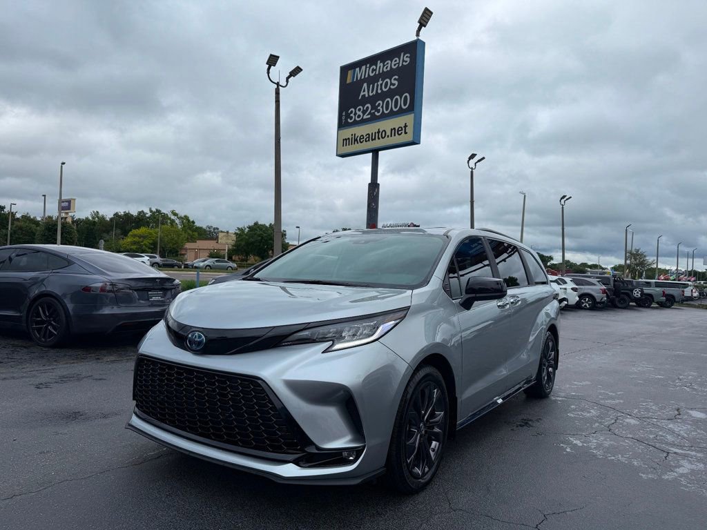 Used 2025 Toyota Sienna XSE video 1
