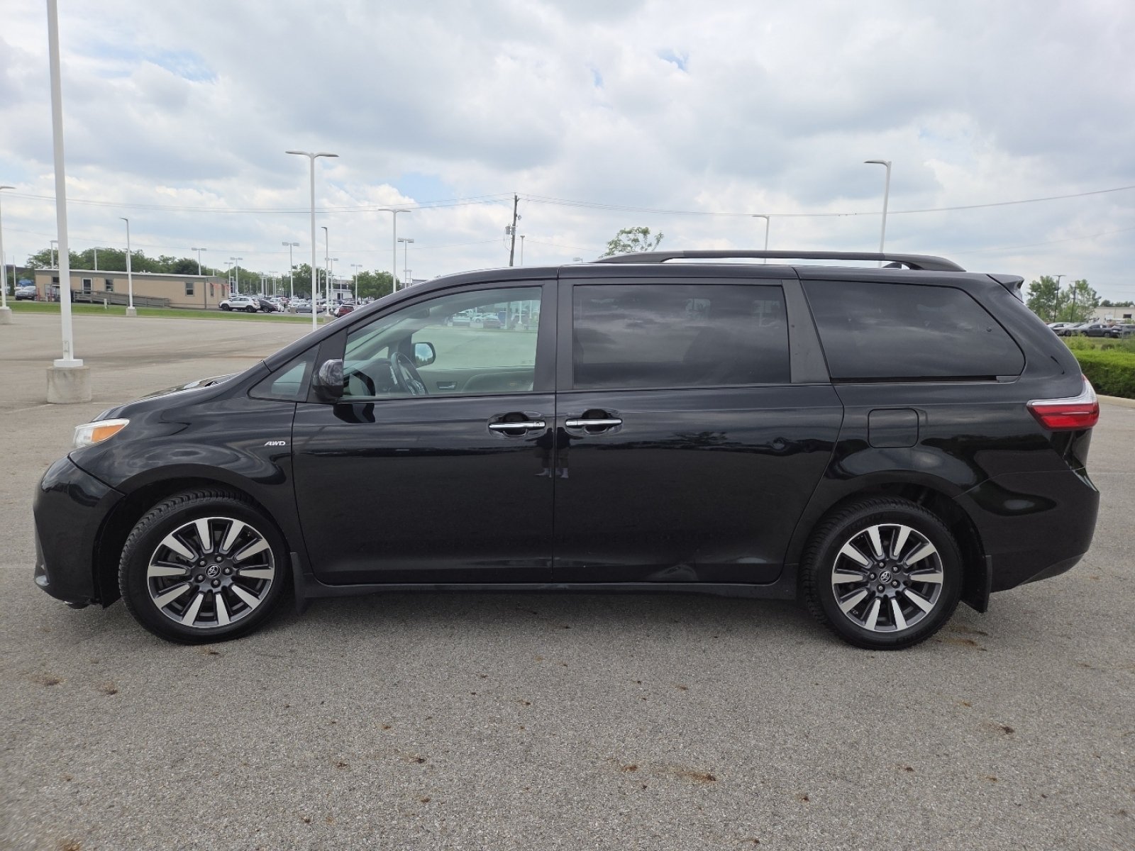 Used 2019 Toyota Sienna XLE w/ XLE Navigation Package AWD/4WD image 14