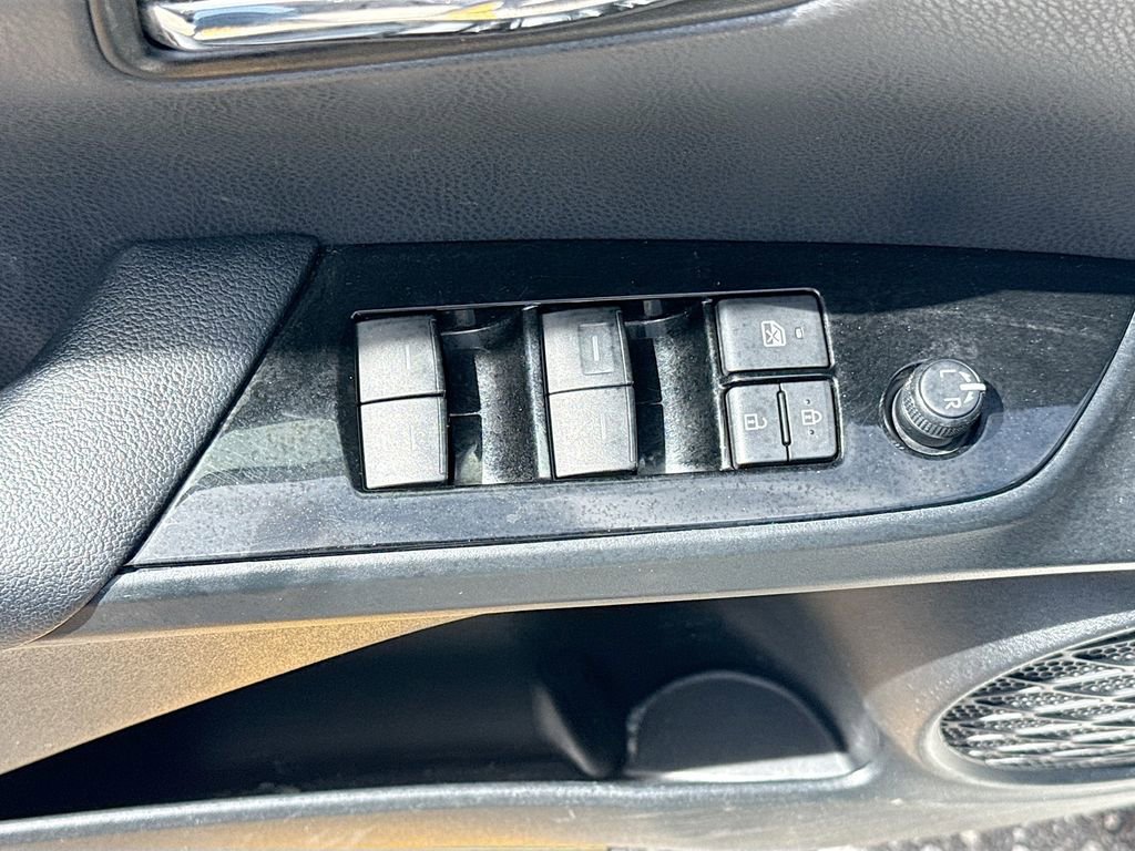 Used 2019 Toyota Prius LE FWD image 19