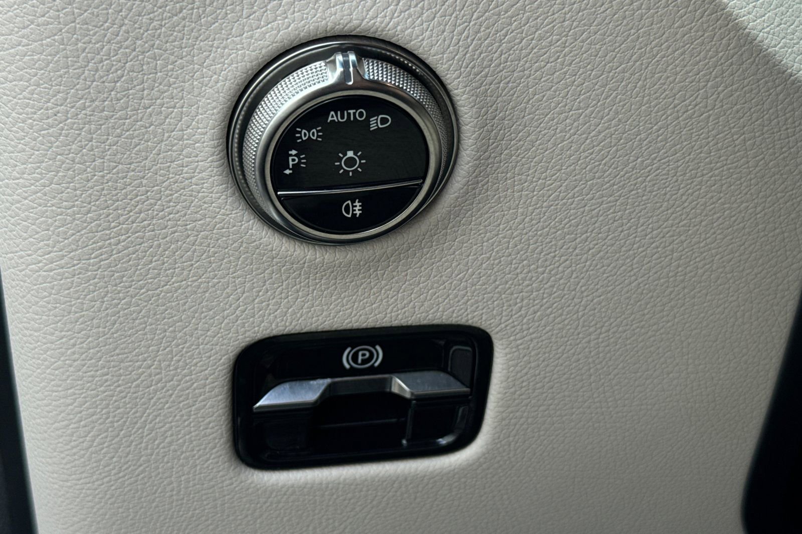 Certified 2026 Mercedes-Benz GLC 300 image 31