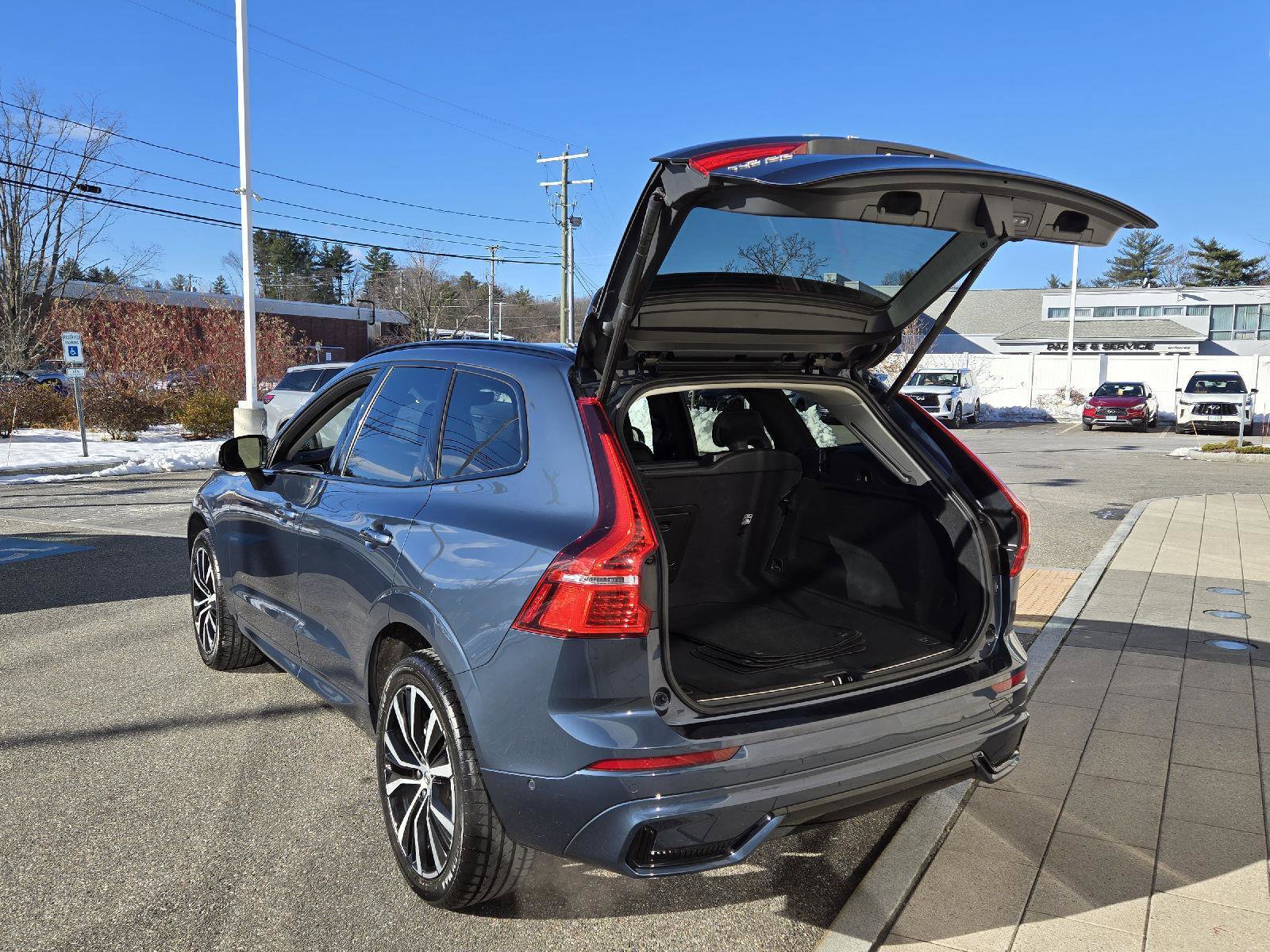 Used 2024 Volvo XC60 B5 Plus image 19