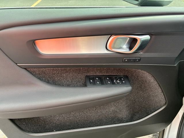 Used 2025 Volvo XC40 B5 Core AWD/4WD image 12