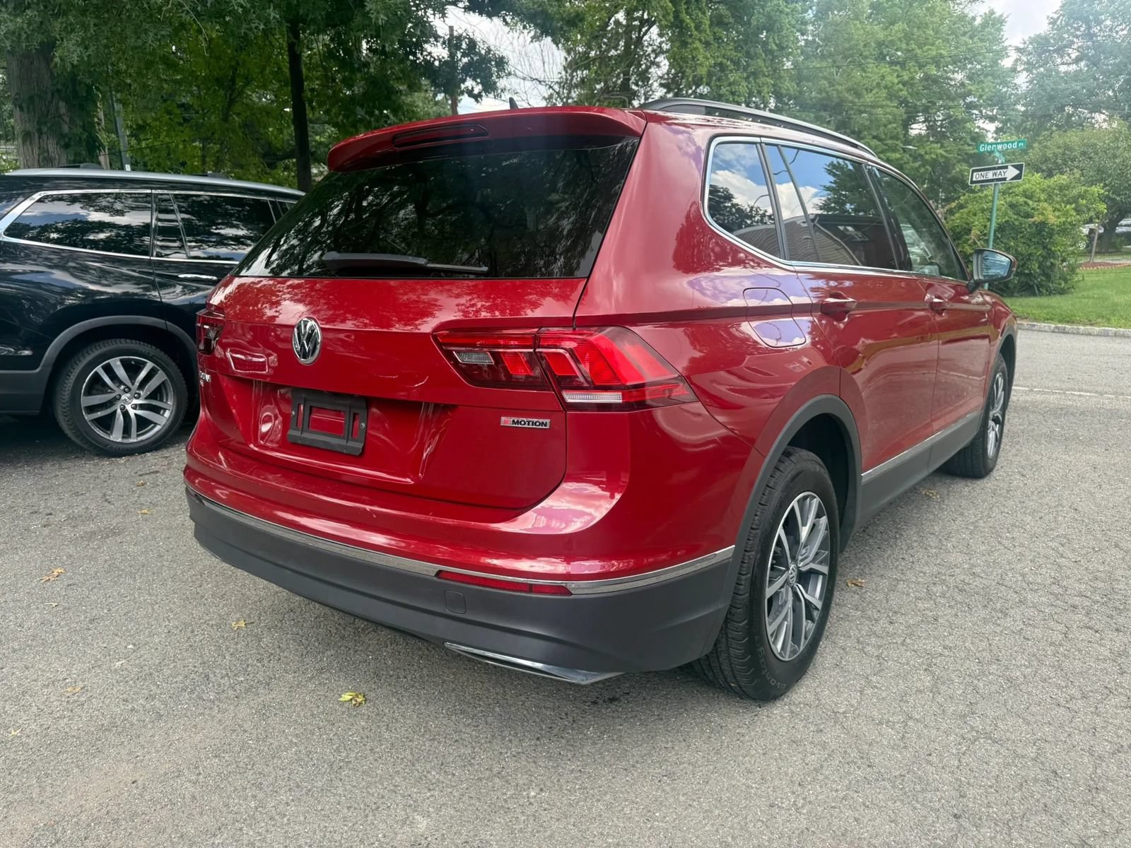 Used 2020 Volkswagen Tiguan SE w/ Panoramic Sunroof Package AWD/4WD image 4