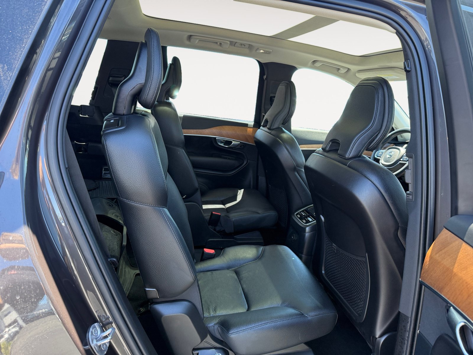 Used 2023 Volvo XC90 T8 Plus w/ Protection Package Premier AWD/4WD image 18