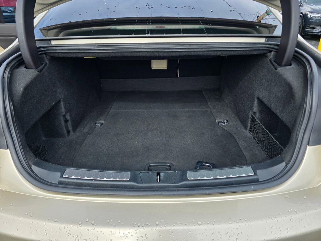 Used 2017 Lincoln Continental Select image 16