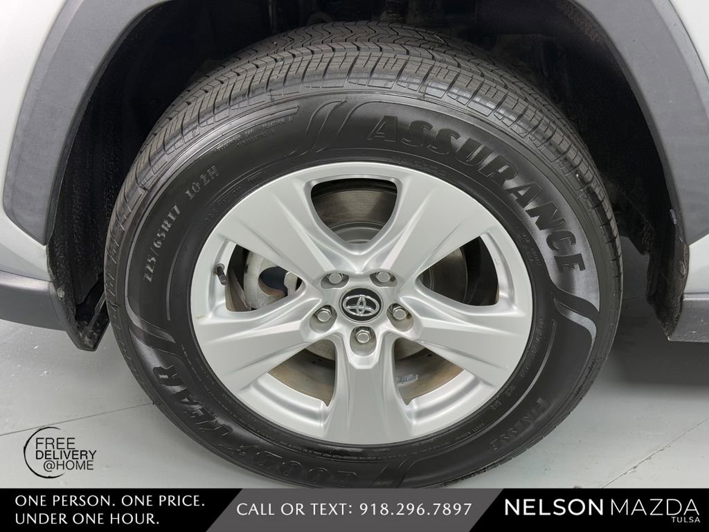 Used 2020 Toyota RAV4 XLE FWD image 13