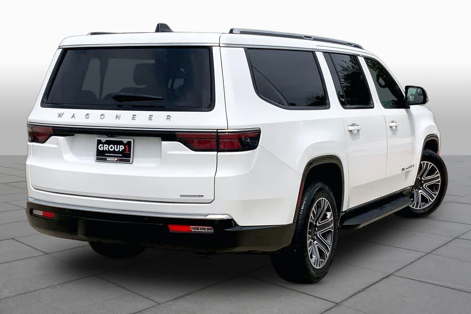 Used 2024 Jeep Wagoneer L Series II RWD image 13