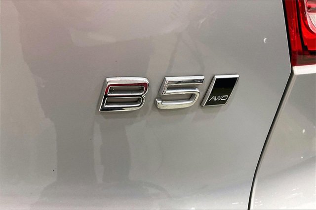 Certified 2023 Volvo XC40 B5 Core w/ Convenience Package image 9