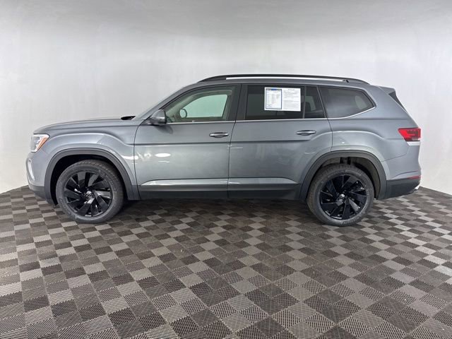 Used 2025 Volkswagen Atlas SE image 8