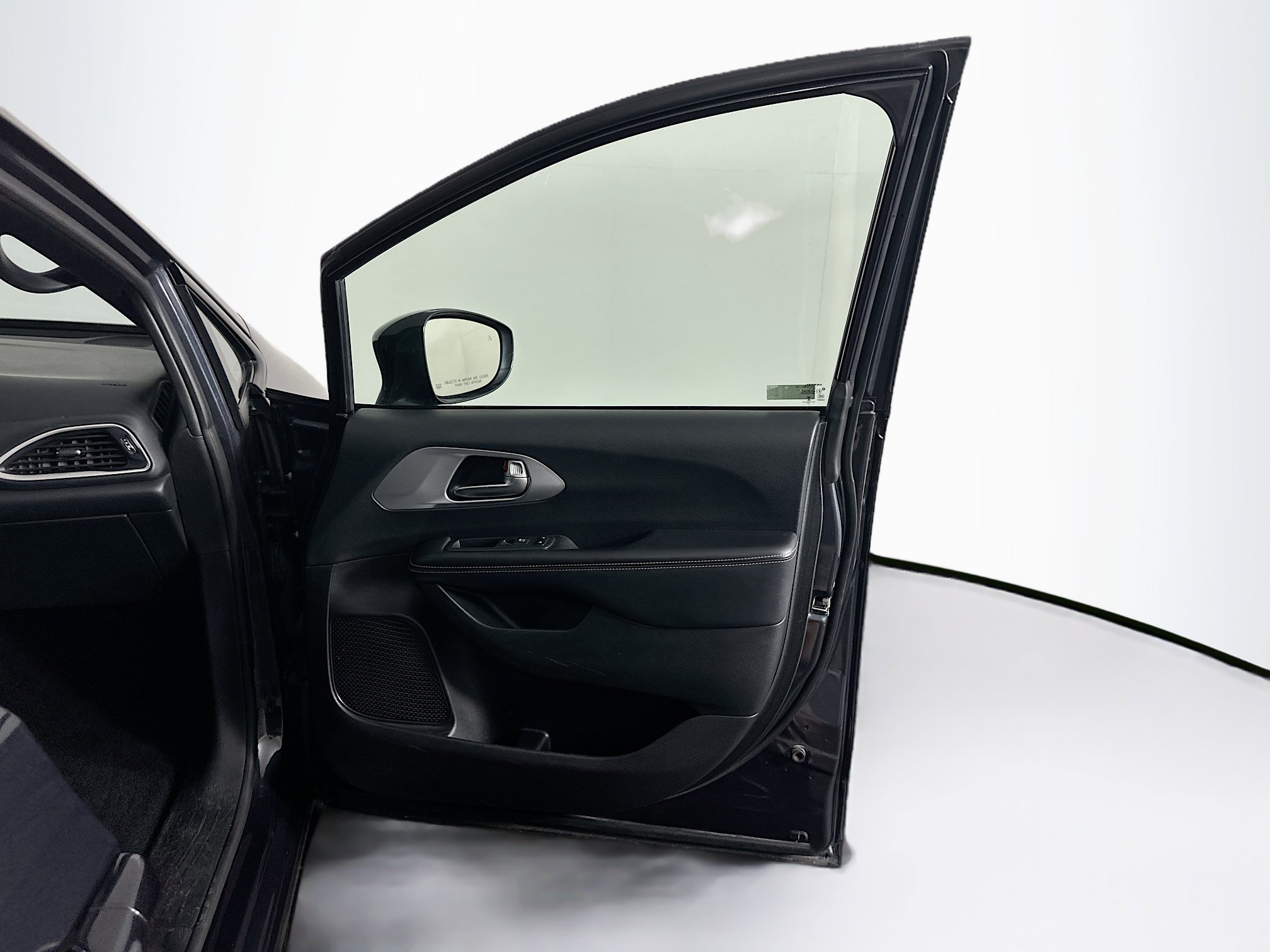 Used 2020 Chrysler Pacifica Touring w/ S Appearance Package FWD image 34
