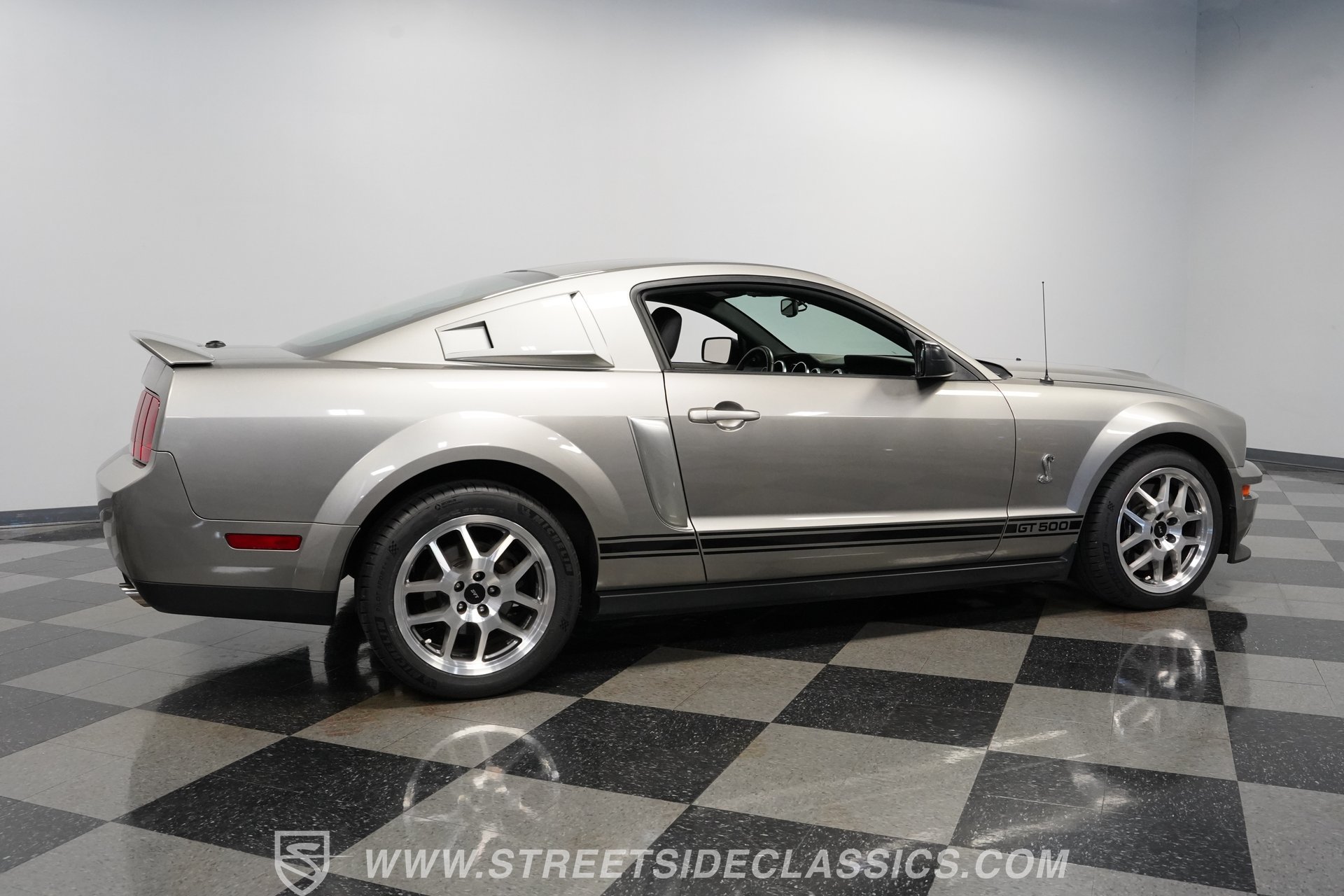 Used 2009 Ford Mustang Shelby GT500 RWD image 14