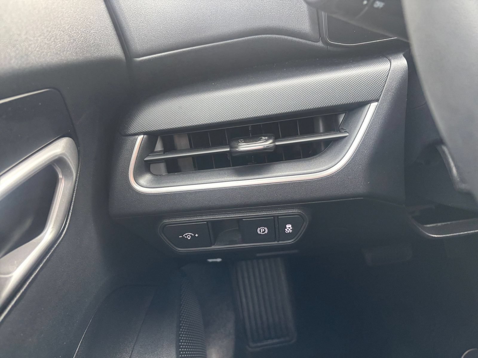 Used 2026 Kia K4 FWD image 32