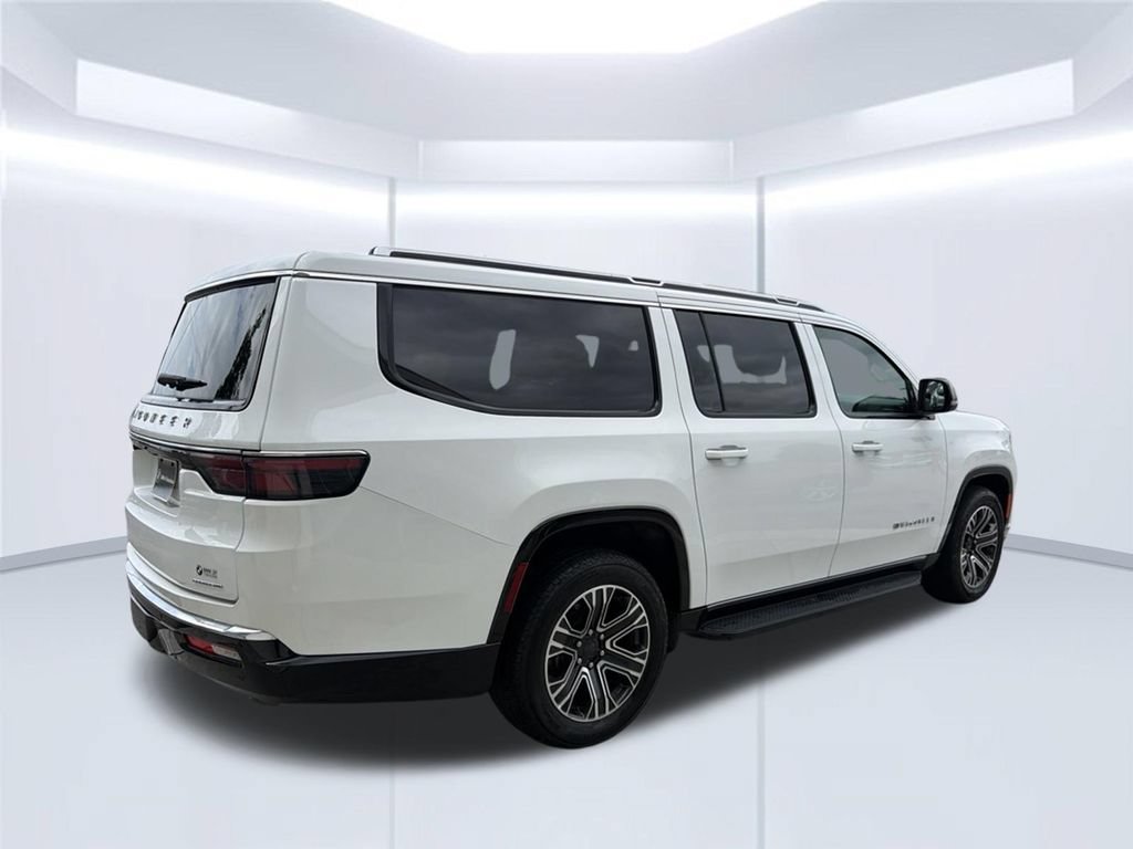 Used 2024 Jeep Wagoneer L Series II RWD image 7