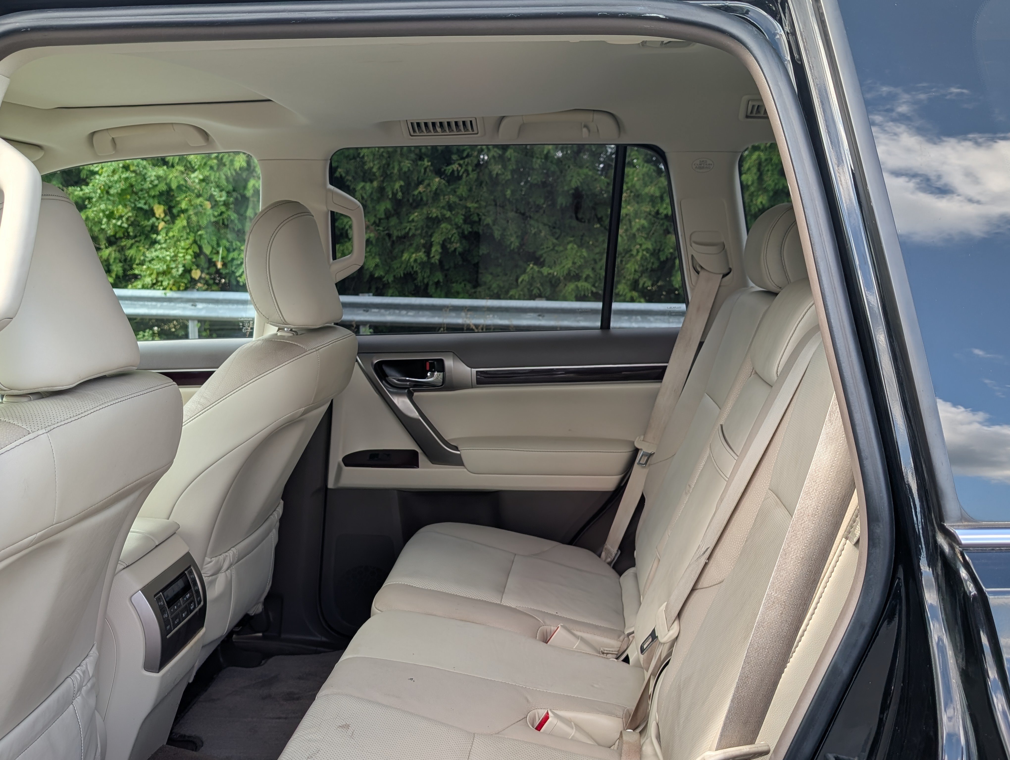 Used 2015 Lexus GX 460 w/ Premium Package AWD/4WD image 14