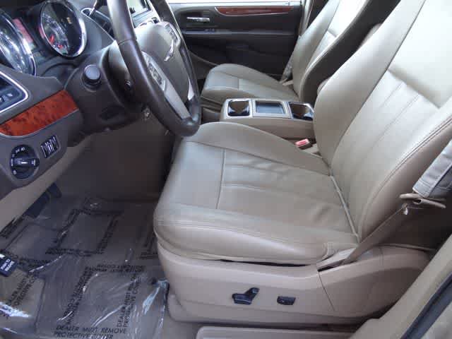Used 2014 Chrysler Town & Country Touring FWD image 6