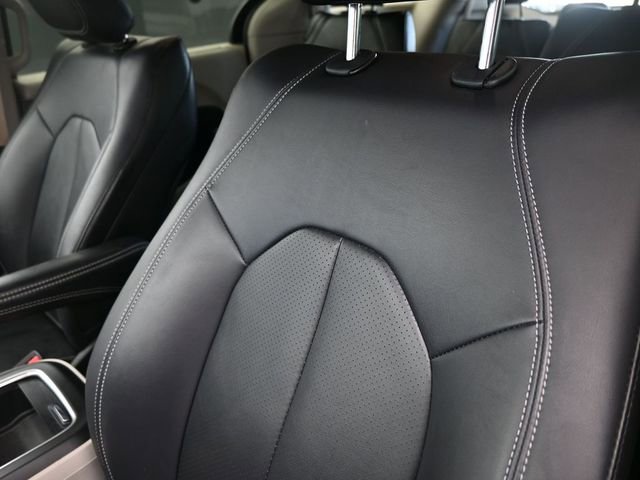 Used 2024 Chrysler Pacifica Touring-L image 19