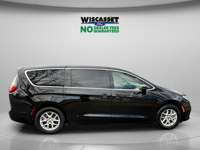 Used 2024 Chrysler Pacifica Touring-L FWD image 5