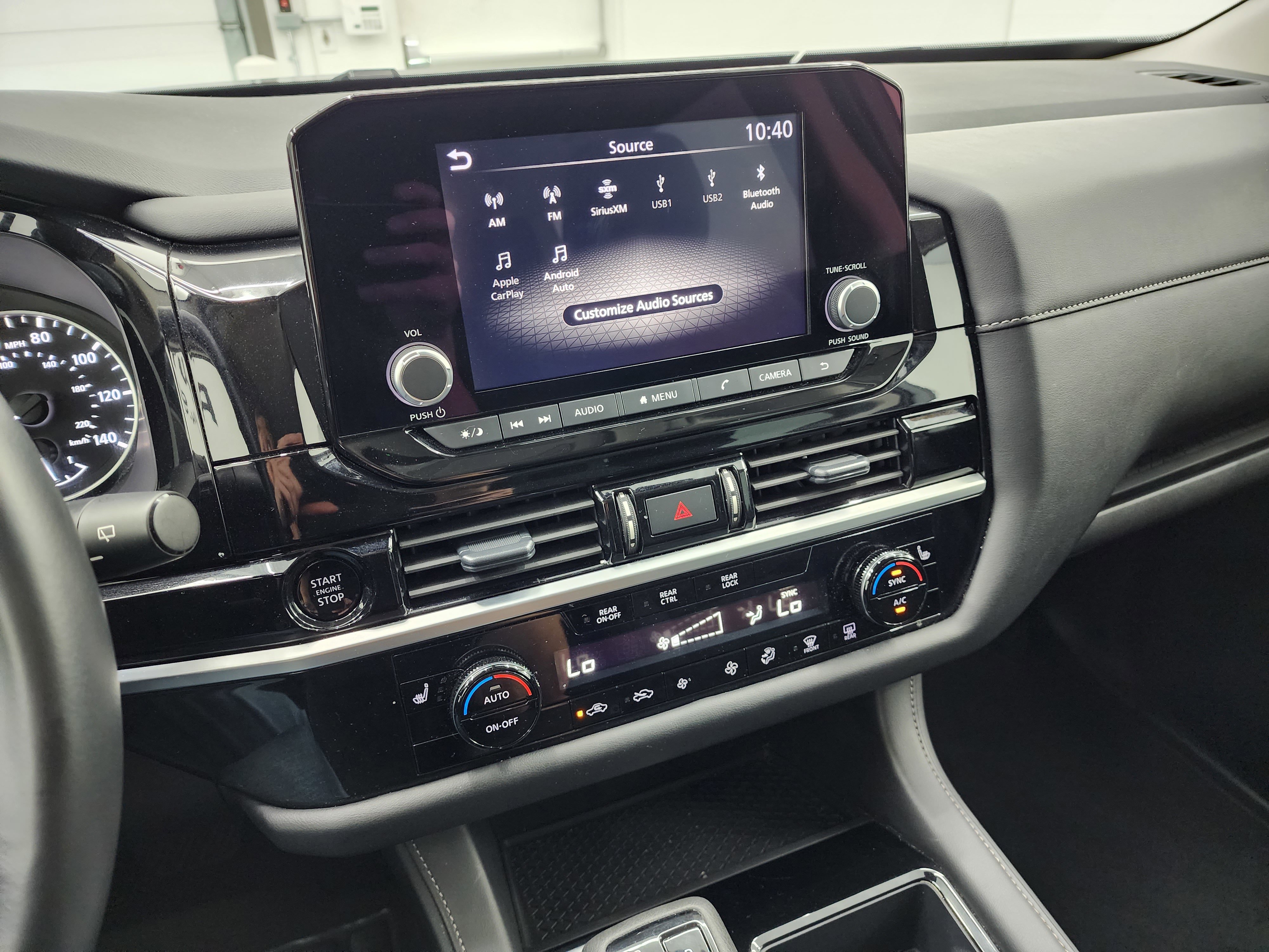 Used 2025 Nissan Pathfinder SV image 12