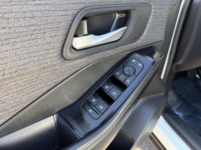 Used 2023 Nissan Rogue SV image 17