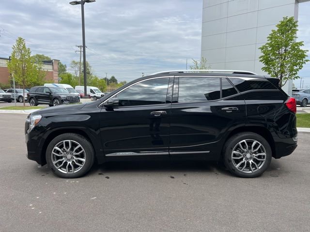 Used 2023 GMC Terrain Denali w/ Denali Premium Package AWD/4WD image 8