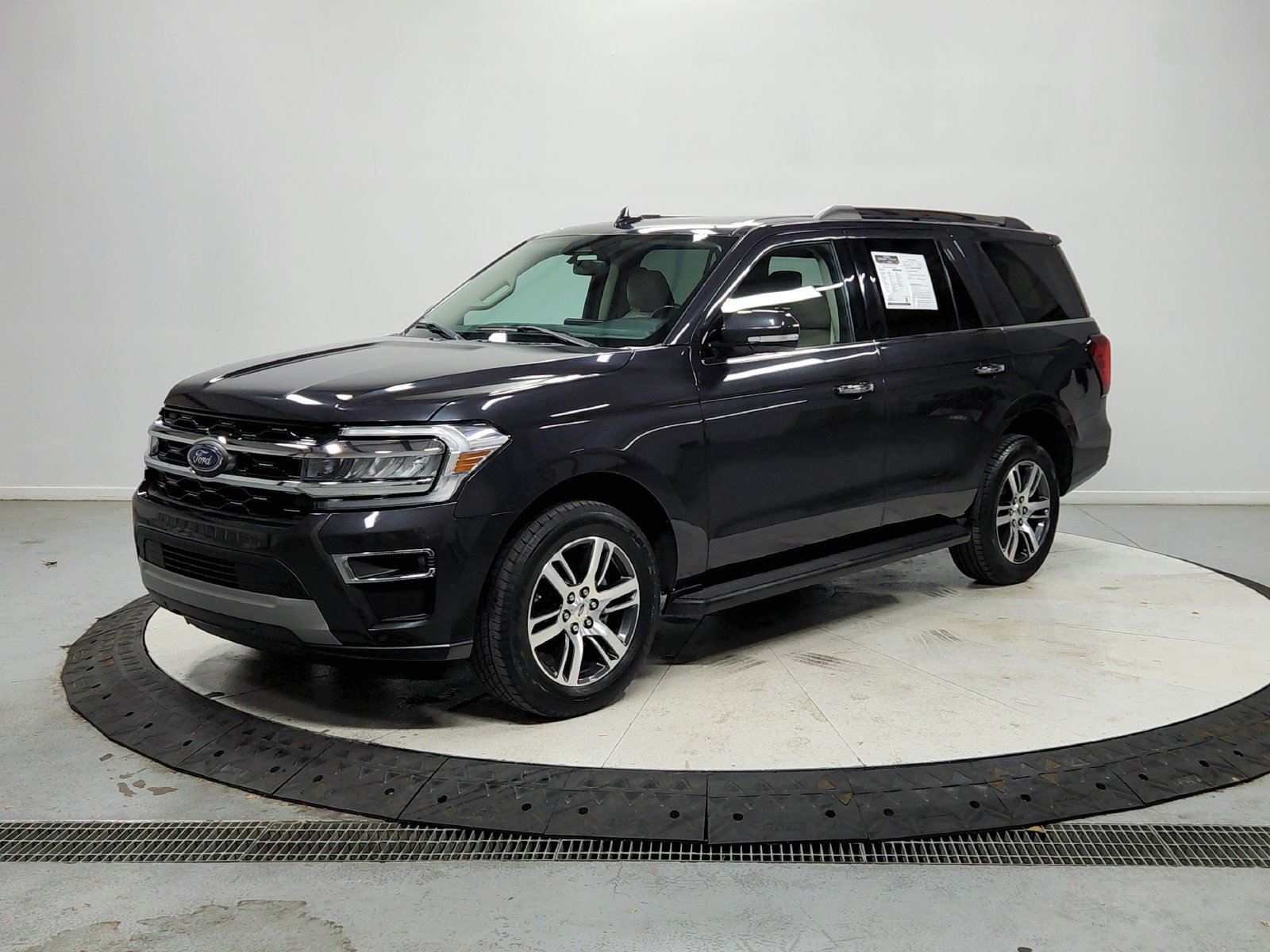 Used 2024 Ford Expedition Limited RWD image 4