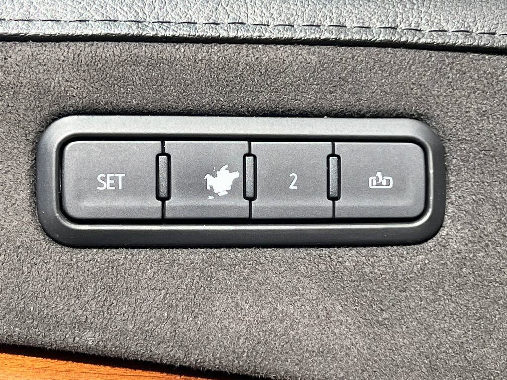 Used 2019 Cadillac Escalade Premium Luxury AWD/4WD image 18