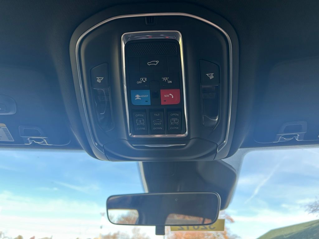 New 2025 Jeep Grand Cherokee Limited image 15