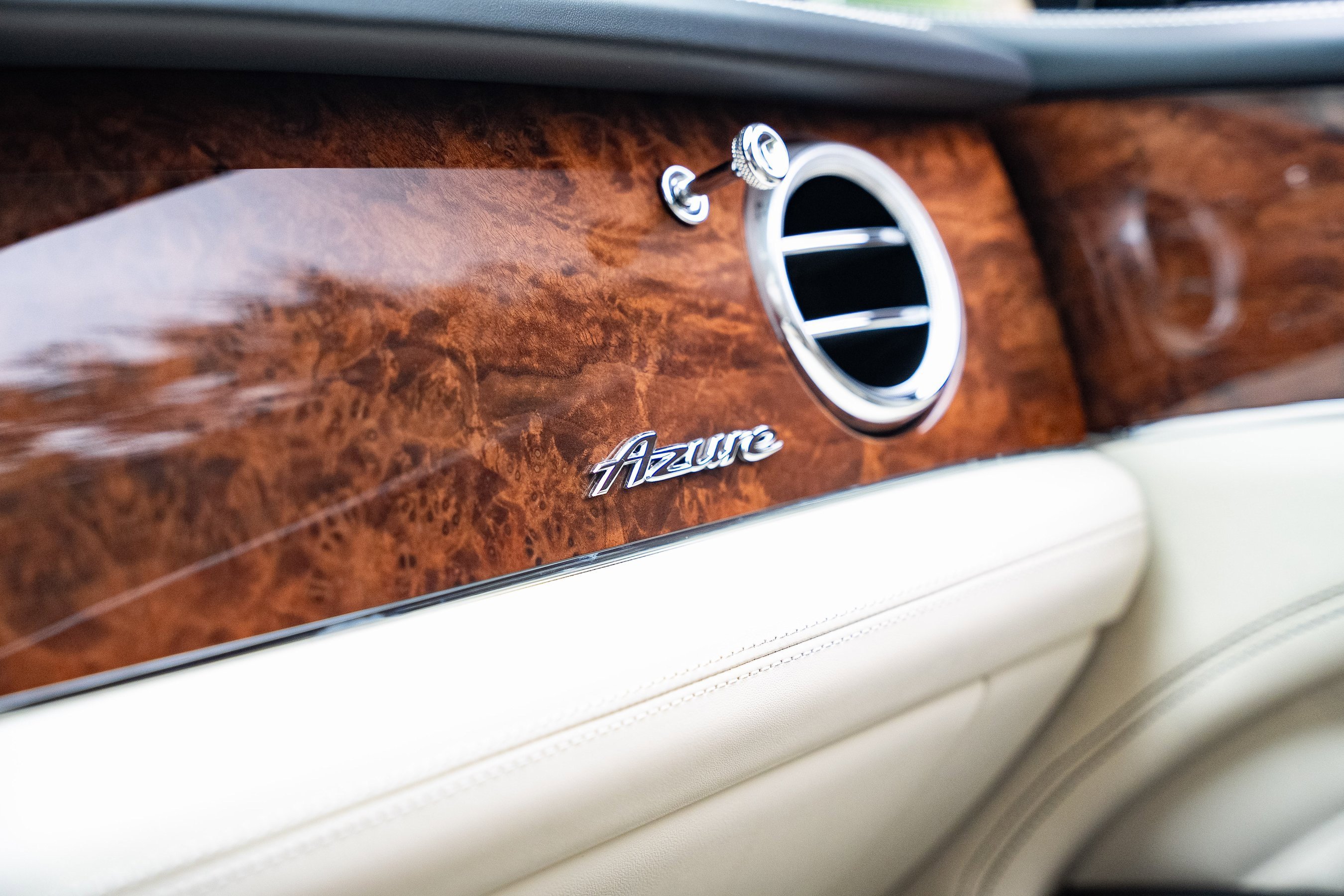 Used 2024 Bentley Bentayga Extended Wheelbase image 25