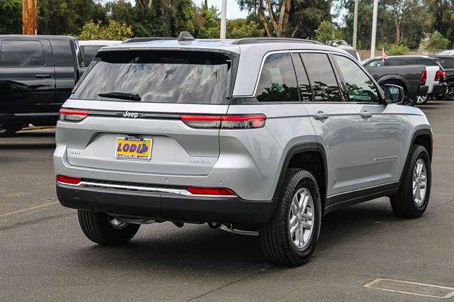 New 2025 Jeep Grand Cherokee Laredo image 4