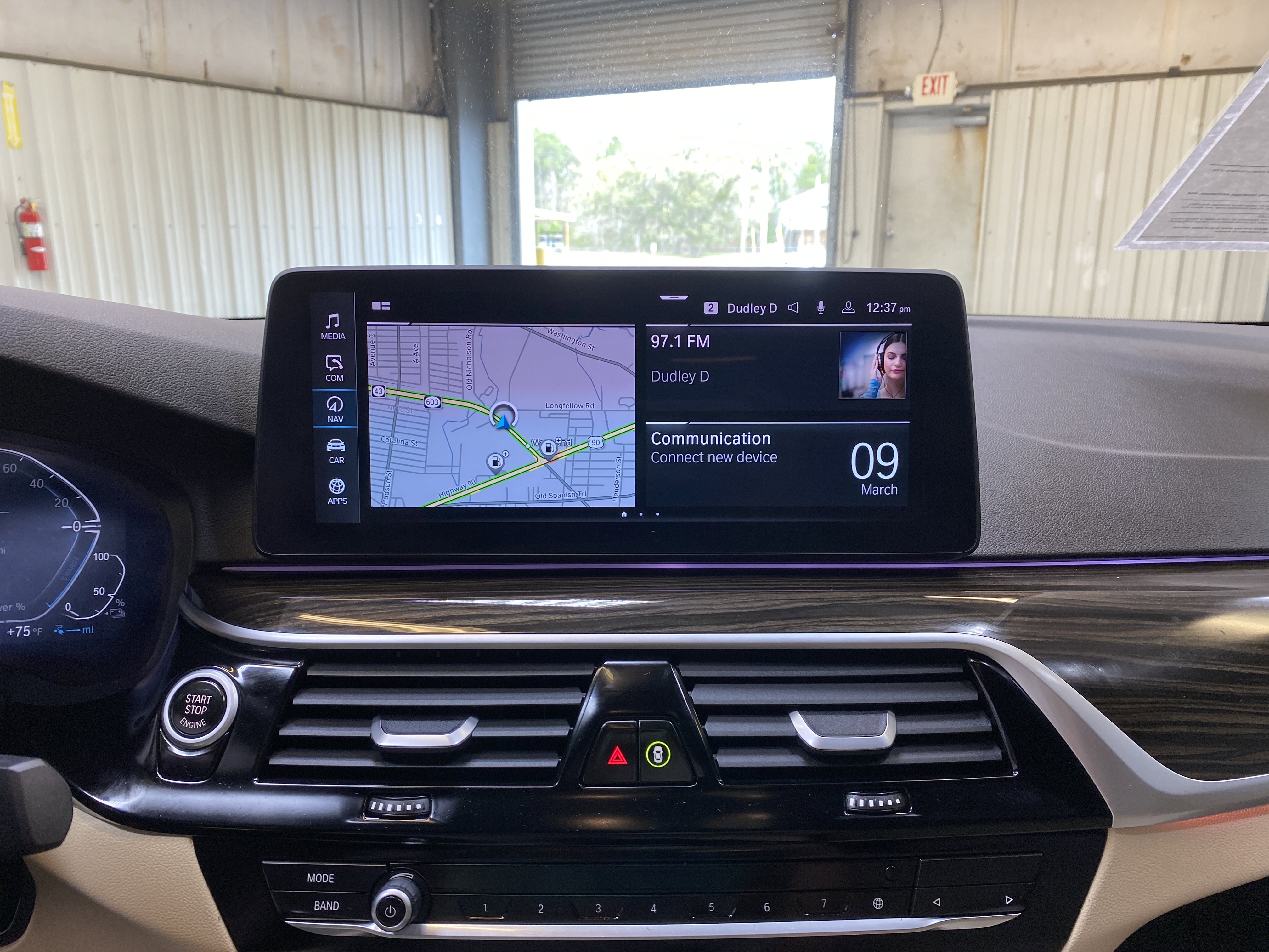 Used 2023 BMW 530e w/ Premium Package image 39