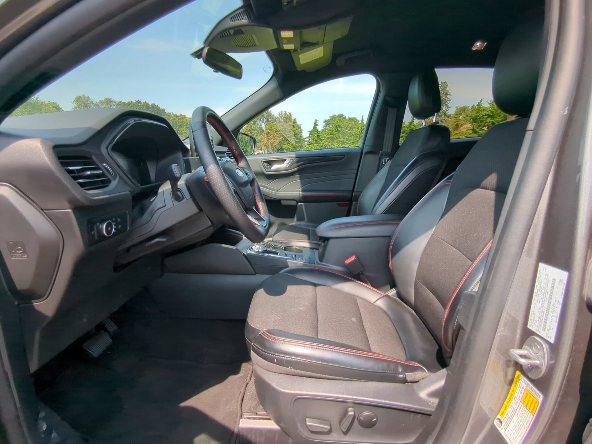 Used 2025 Ford Escape ST-Line Select AWD/4WD image 16