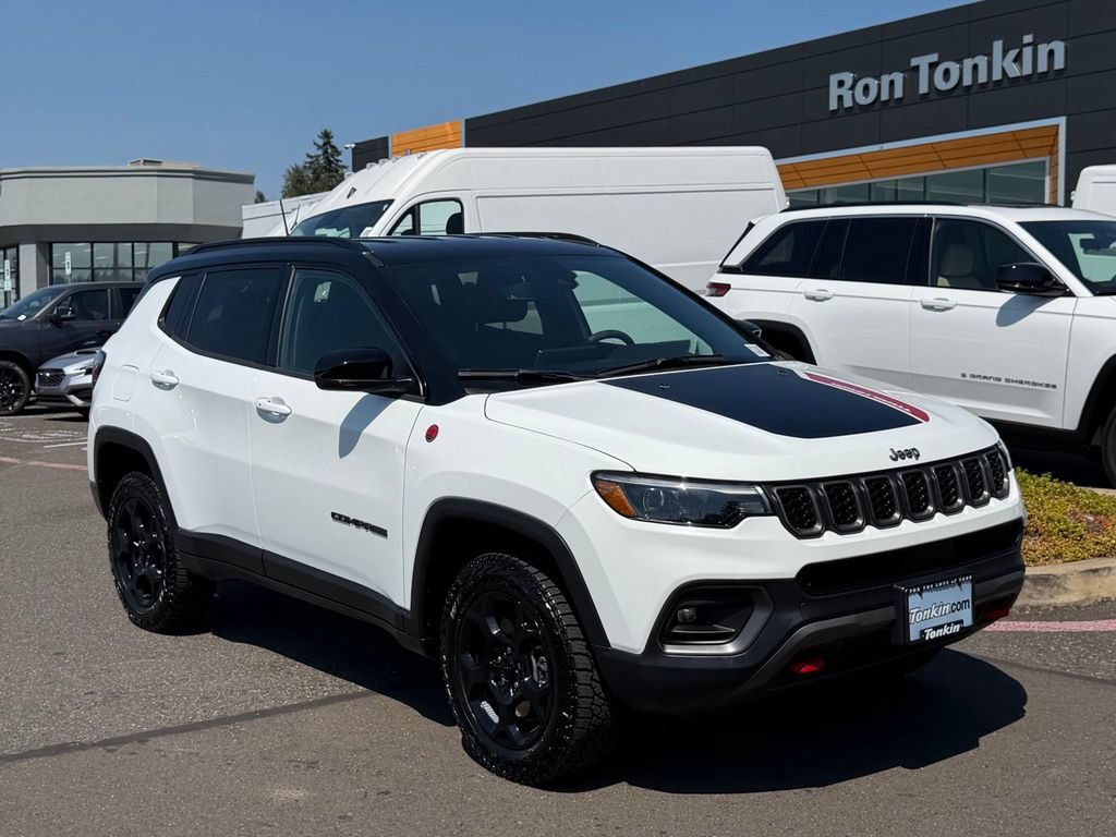 Used 2024 Jeep Compass Trailhawk w/ Trailhawk Elite Group AWD/4WD image 2