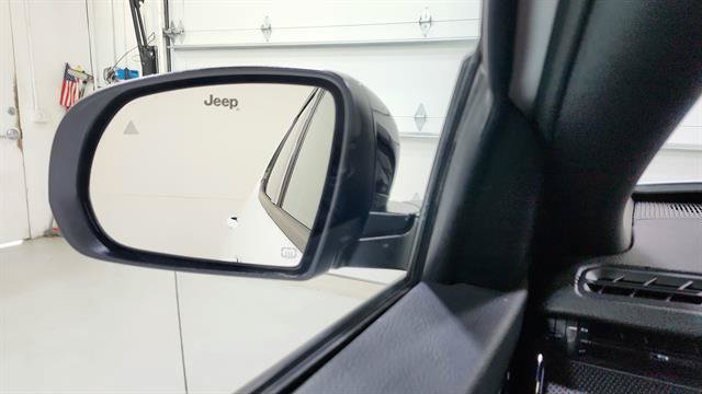 Used 2025 Jeep Compass Trailhawk AWD/4WD image 13