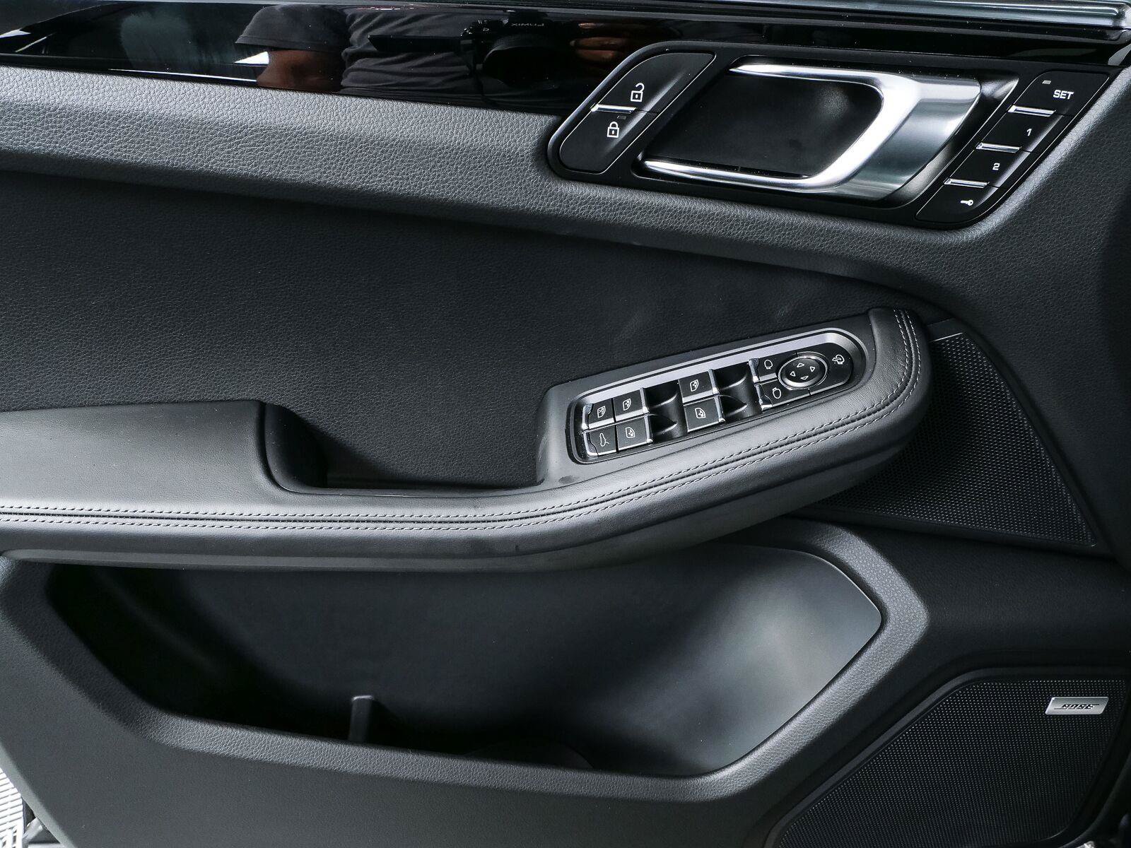 New 2026 Porsche Macan Turbo AWD/4WD image 6