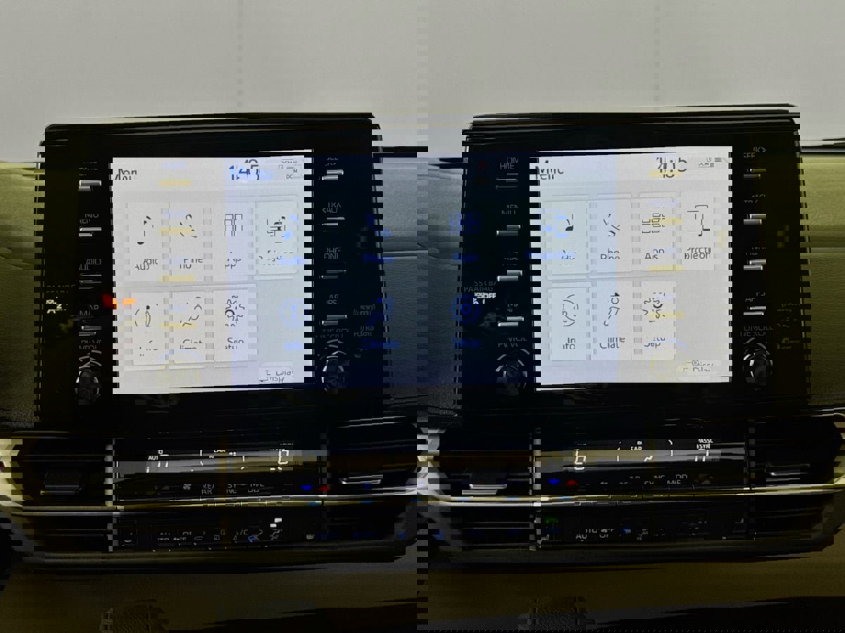 Used 2024 Toyota Sienna XLE image 14