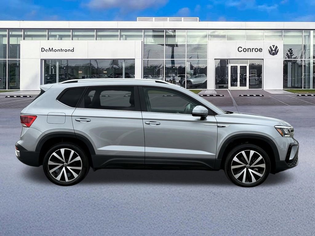 Used 2022 Volkswagen Taos SE FWD image 4