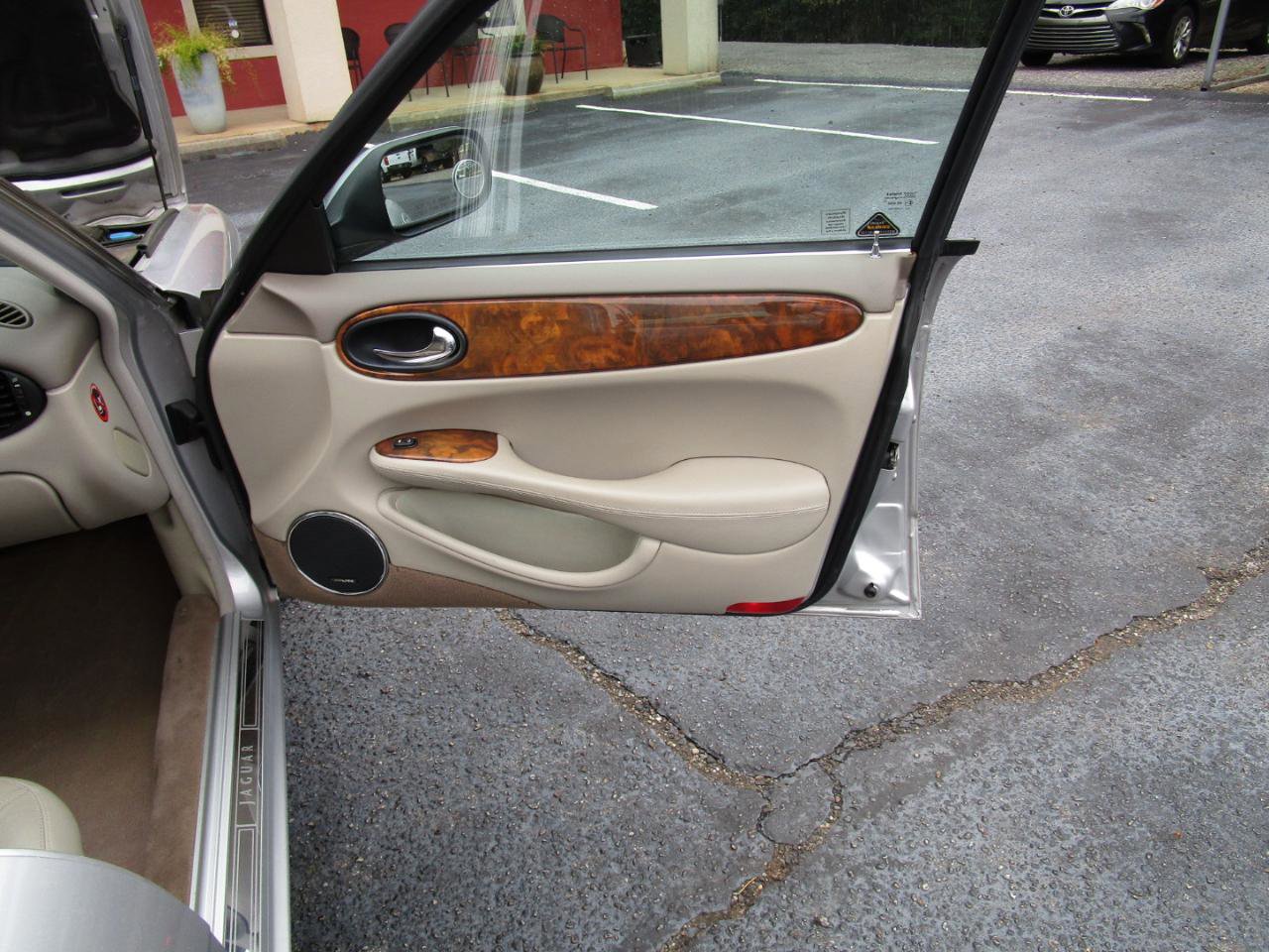 Used 2001 Jaguar XJ8 image 26