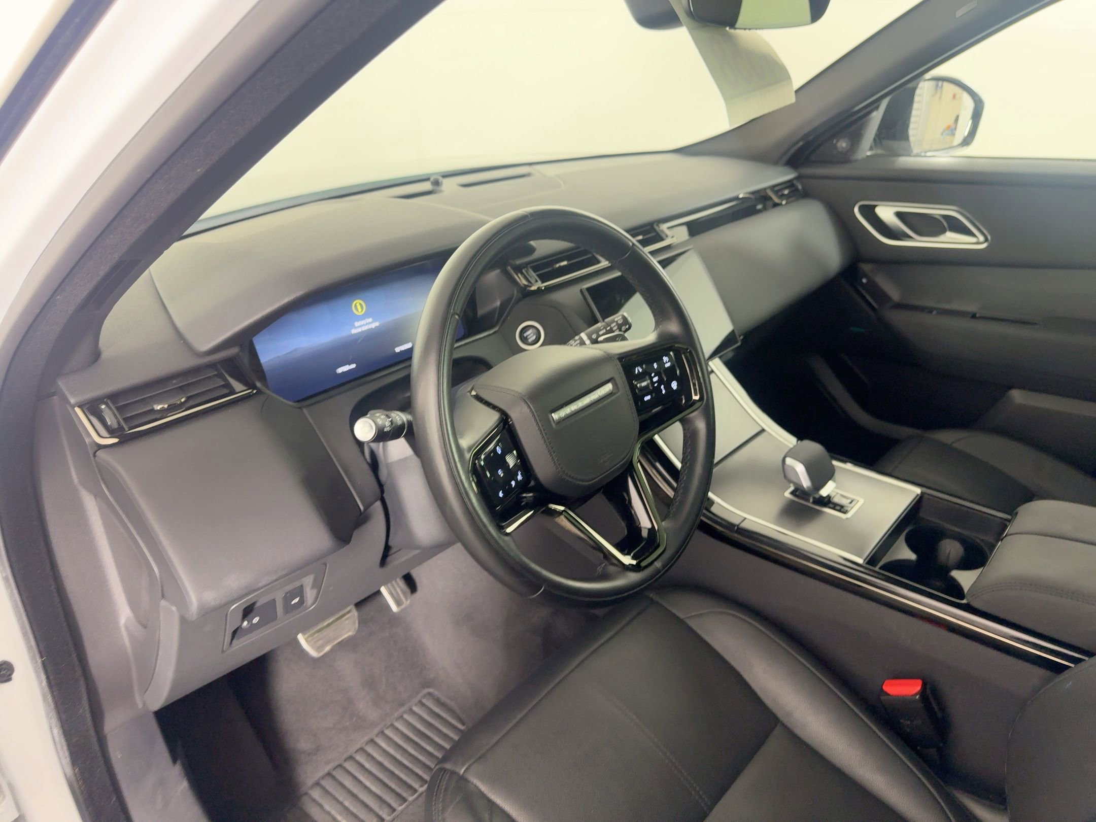 Used 2025 Land Rover Range Rover Velar Dynamic SE image 6
