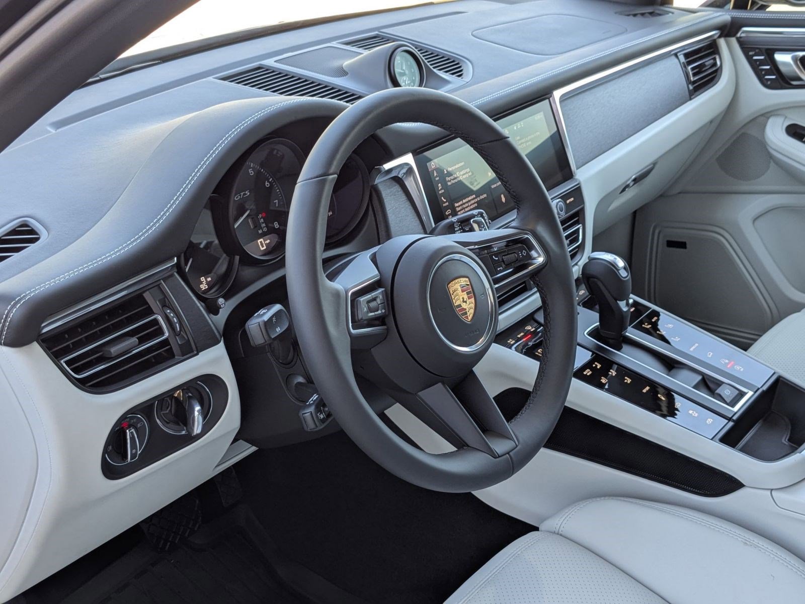 New 2026 Porsche Macan GTS image 4