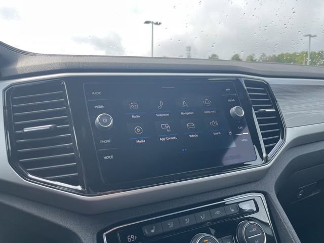 Certified 2022 Volkswagen Atlas Cross Sport SE w/ Panoramic Sunroof Package image 23